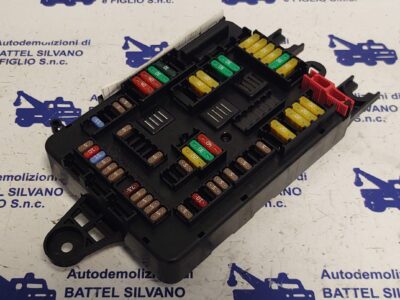 SCATOLA PORTAFUSIBILI BMW 316D F31 COD. 61149389070 - USATO