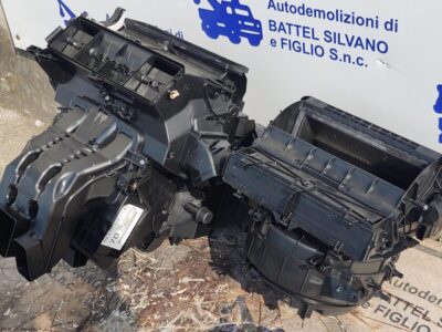 SCATOLA RISCALDAMENTO VOLKSWAGEN GOLF VIII COD. 5WB816006K - USATO