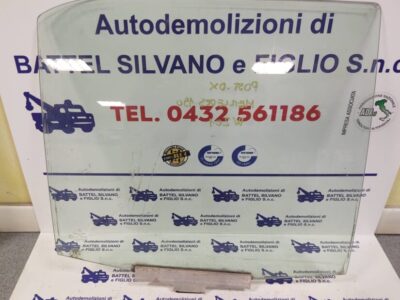 VETRO FINESTRINO SCENDENTE PORTA POSTERIORE DESTRA MERCEDES 190 (W201) - USATO