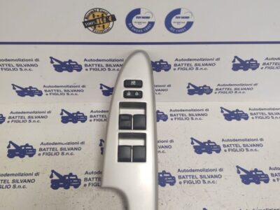 PULSTANTIERA ALZACRISTALLI SINISTRA TOYOTA URBAN CRUISER COD. 74232-52370 - USATO